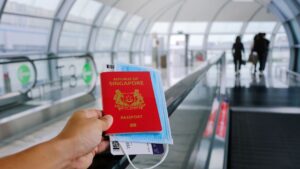 新加坡移民与关卡局ICA去年发32万本护照 比前年71万显著减少